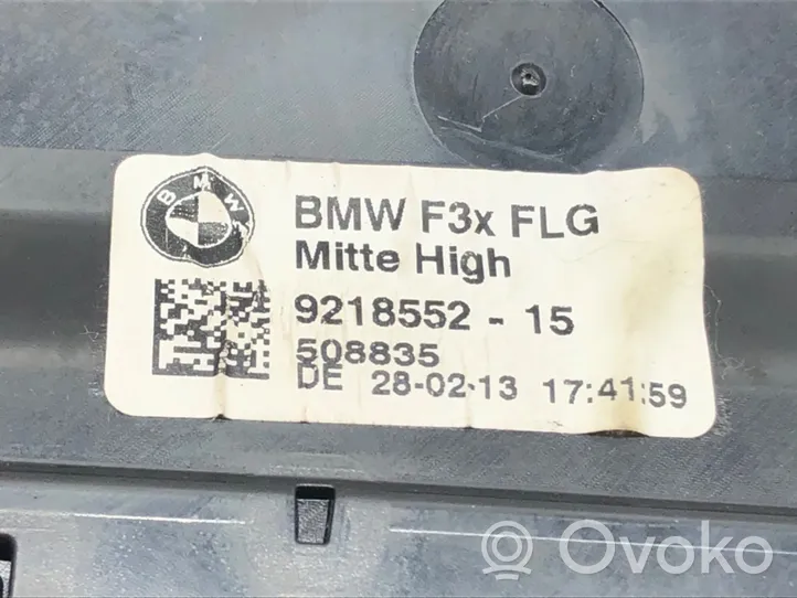 BMW 3 F30 F35 F31 Kojelaudan sivutuuletussuuttimen kehys 9218552