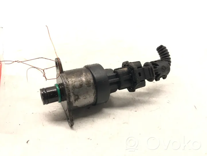 Opel Astra H Fuel pressure regulator 