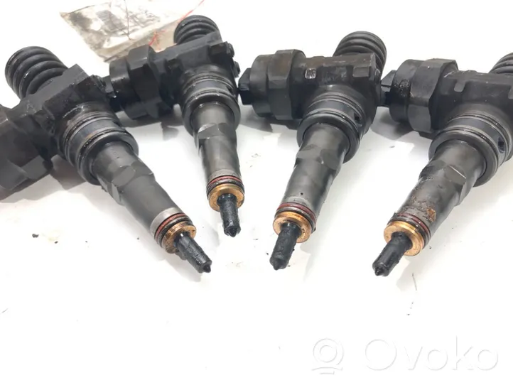 Volkswagen PASSAT B5 Fuel injectors set 038130073F