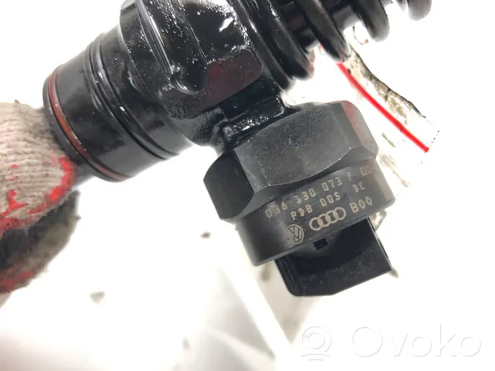 Volkswagen Bora Injecteur de carburant 038130073F