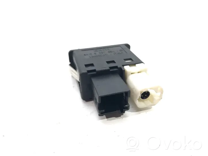 BMW 7 F01 F02 F03 F04 Connecteur/prise USB 9237654