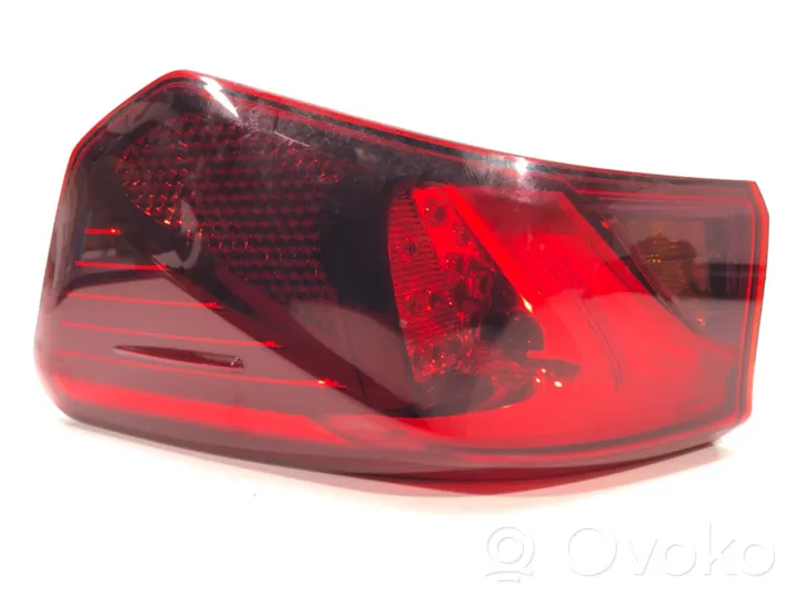 Toyota Avensis T270 Rear/tail lights 