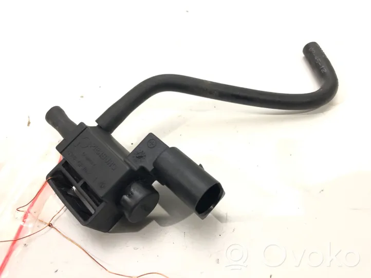 Volkswagen Golf VI Fuel pressure regulator 037906283C