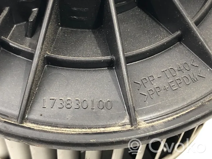 Renault Kangoo II Lämmittimen puhallin 173830100