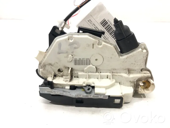 Volkswagen Tiguan Front door lock 5N1837015C