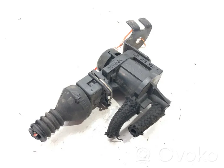 Volkswagen PASSAT B5.5 Fuel pressure regulator 1J0906283A