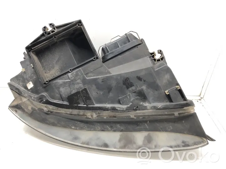 Audi A4 S4 B6 8E 8H Lampa przednia 8E0941003F