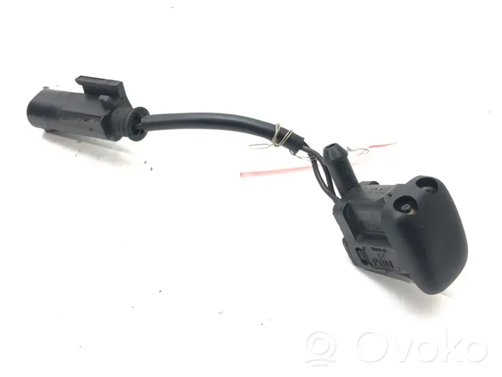 BMW 5 E39 Windshield washer spray nozzle 8361039