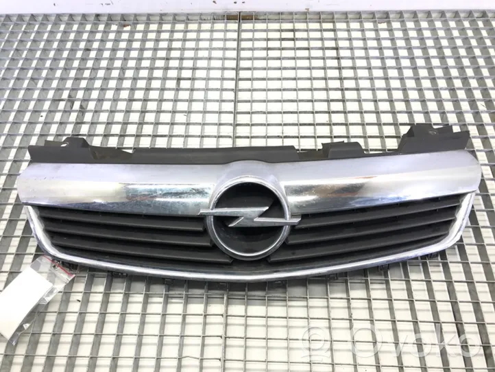 Opel Zafira B Front grill 13157590