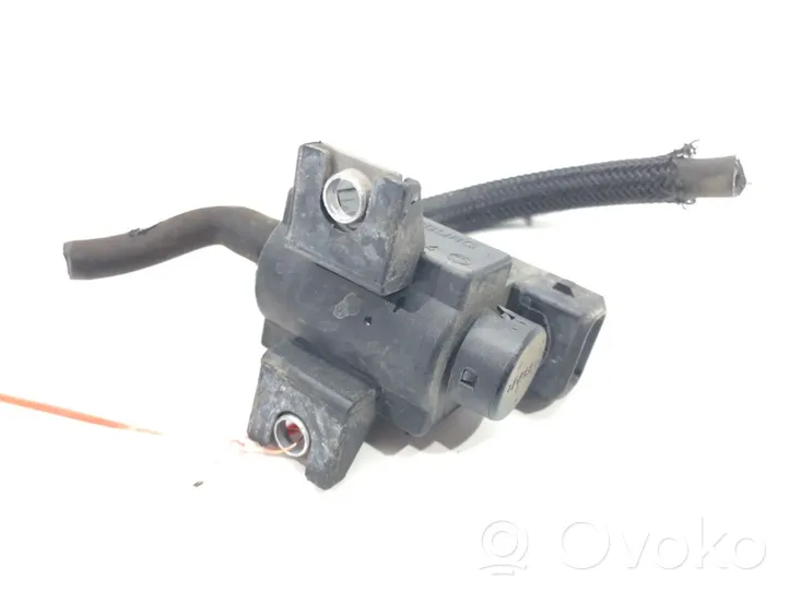 Toyota Avensis T250 Fuel pressure regulator 25860-0R010