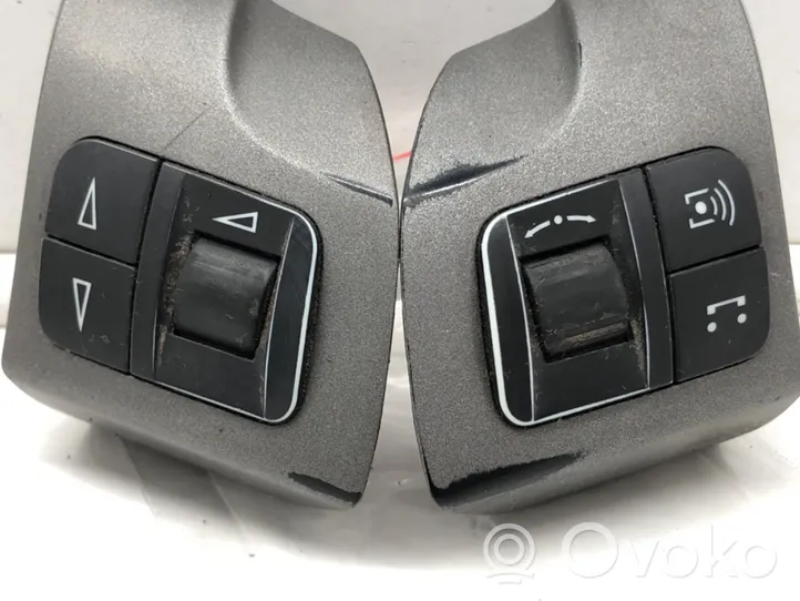 Opel Zafira B Steering wheel buttons/switches 13126750