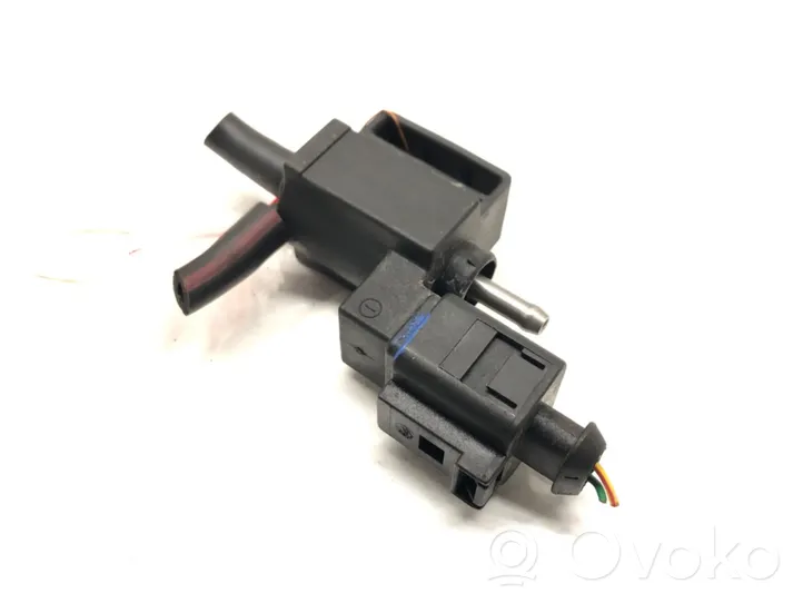 Audi A4 S4 B8 8K Regolatore di pressione del carburante 06H906283B