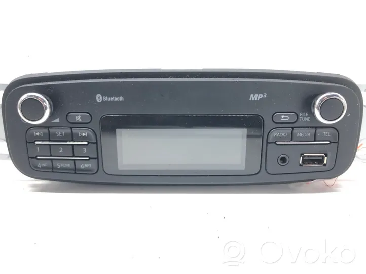 Renault Clio IV Radio/CD/DVD/GPS-pääyksikkö 281154438R