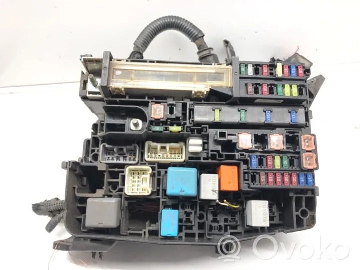 Toyota Avensis T270 Fuse box set 82111-05J61