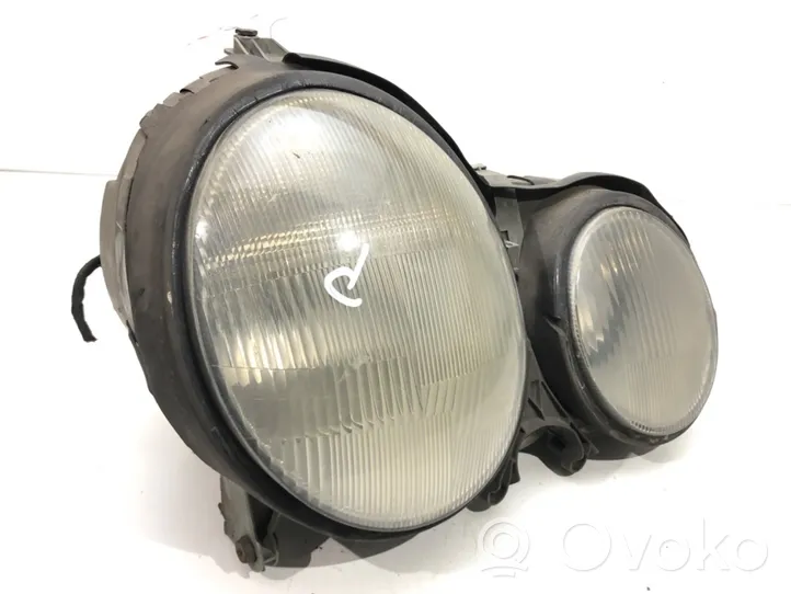 Mercedes-Benz E W210 Lampa przednia 150608-00