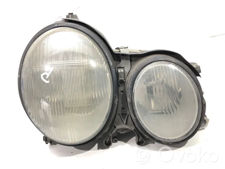 Mercedes-Benz E W210 Lampa przednia 150608-00