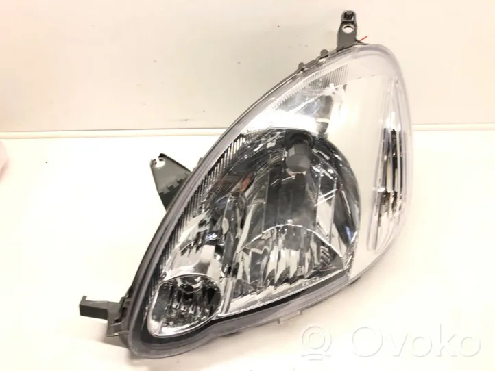 Toyota Yaris Lampa przednia 