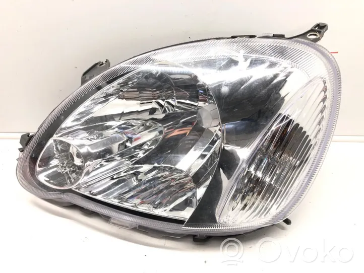 Toyota Yaris Lampa przednia 