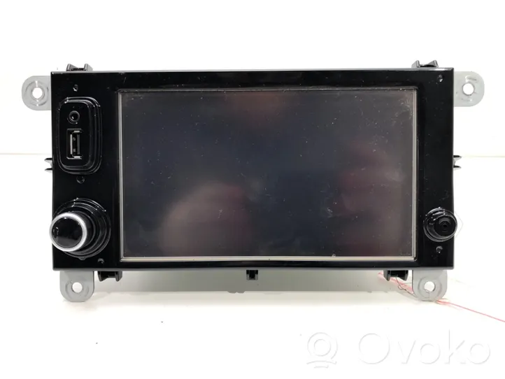 Renault Clio IV Radio/CD/DVD/GPS-pääyksikkö 281150502R