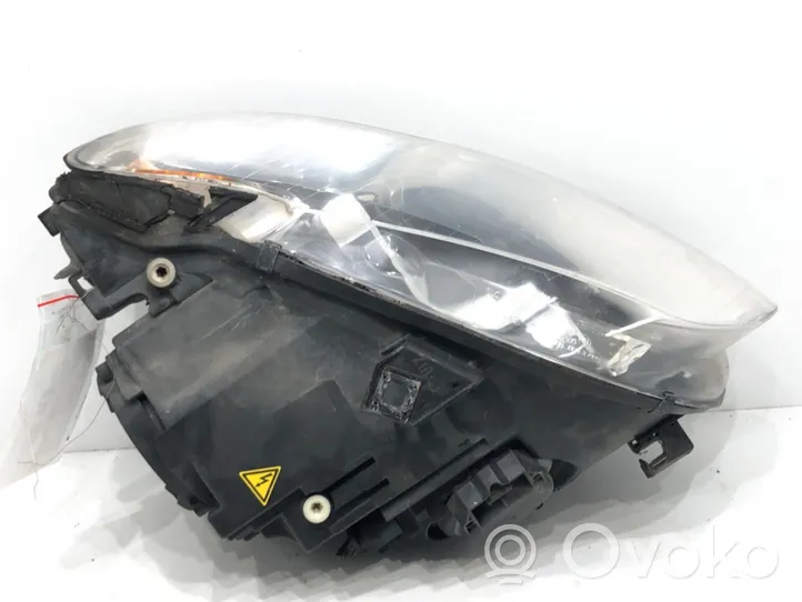 Audi A4 S4 B7 8E 8H Lampa przednia 