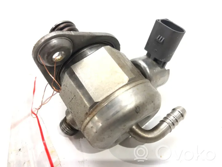 Volkswagen Golf VII Pompe d'injection de carburant à haute pression 04E127025D