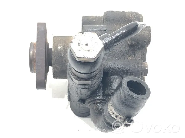 Volkswagen PASSAT B5.5 Power steering pump 8D0145177Q