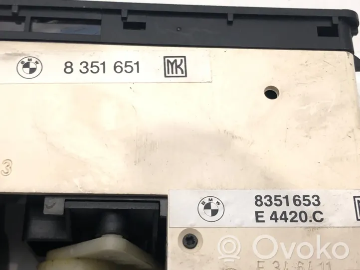 BMW 5 E34 Salono ventiliatoriaus reguliavimo jungtukas 8351651