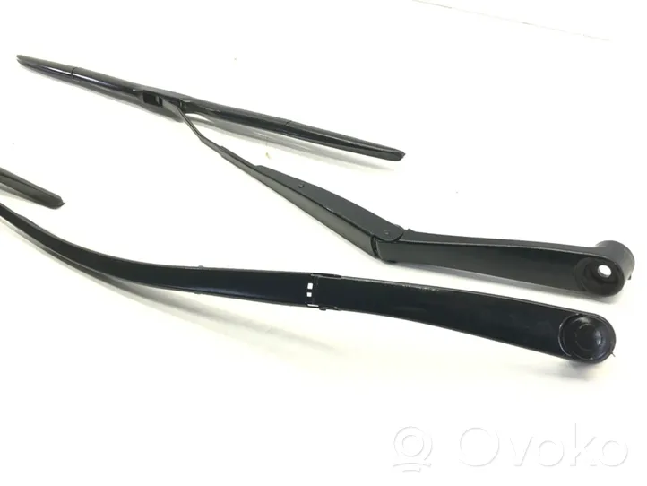 KIA Stonic Front wiper blade arm 