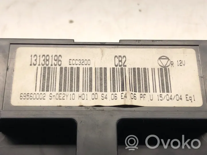 Opel Vectra C Salono ventiliatoriaus reguliavimo jungtukas 13138196