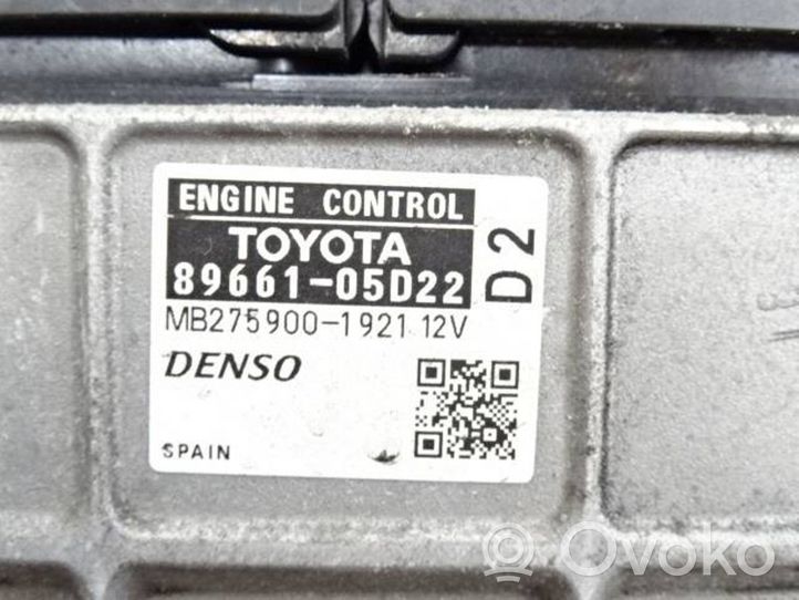 Toyota Avensis T270 Variklio valdymo blokas 8966105D22