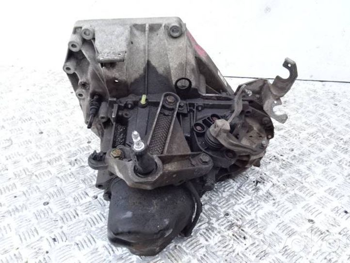 Nissan Qashqai Manuaalinen 5-portainen vaihdelaatikko 8200367222