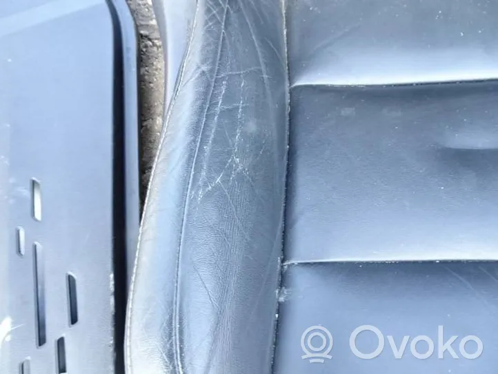 Toyota RAV 4 (XA40) Istuimien ja ovien verhoilusarja 