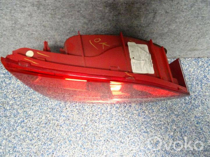 Volkswagen Jetta VI Lampy tylnej klapy bagażnika 5C6945093A