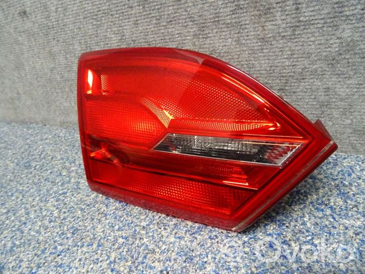 Volkswagen Jetta VI Tailgate rear/tail lights 5C6945093