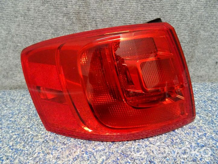 Volkswagen Jetta VI Aizmugurējais lukturis virsbūvē 5C6945095