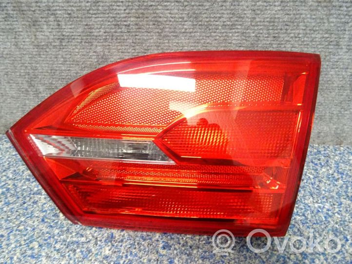 Volkswagen Jetta VI Galinis žibintas dangtyje 5C6945094