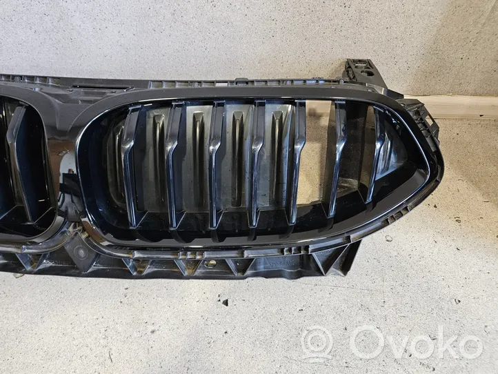 BMW 8 G15 Maskownica / Grill / Atrapa górna chłodnicy 9465521