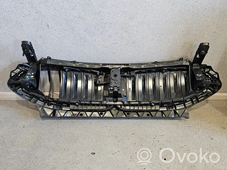 BMW 8 G15 Maskownica / Grill / Atrapa górna chłodnicy 9465521