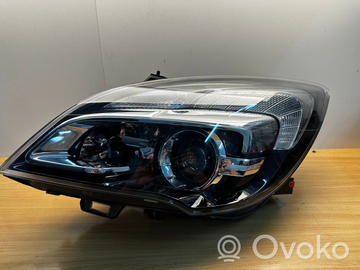 Opel Meriva B Lampa przednia 13372333