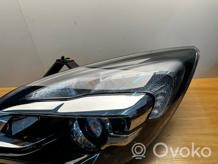 Opel Meriva B Lampa przednia 13372333