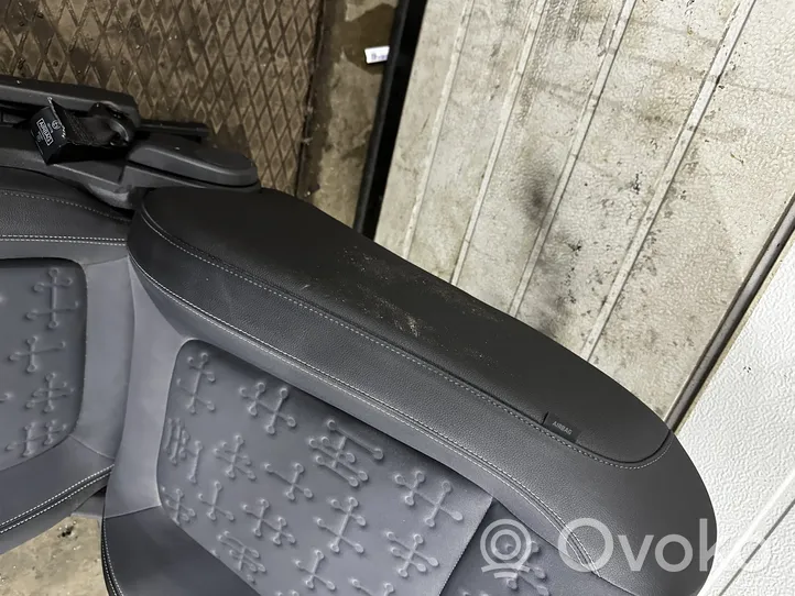 Opel Meriva B Priekinė keleivio sėdynė 