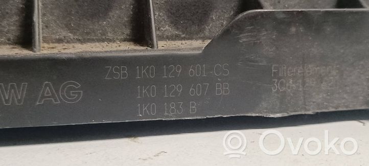 Volkswagen PASSAT B8 Ilmansuodattimen kotelo 1K0129607BB