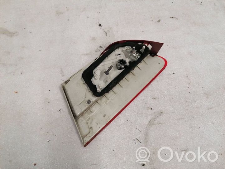 Jaguar XE Lampy tylnej klapy bagażnika 19733901