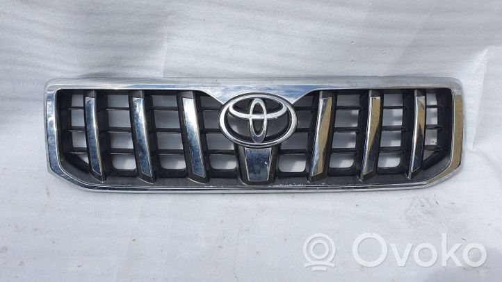 Toyota Land Cruiser (J120) Grotelės viršutinės 5311160570