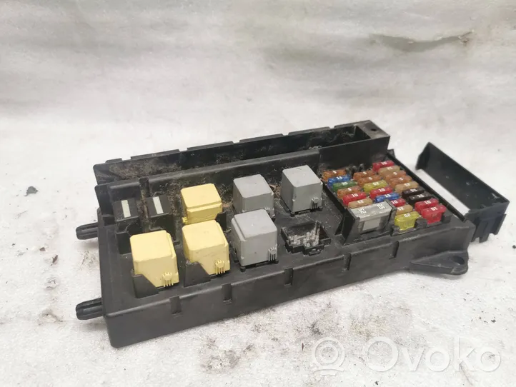 Mercedes-Benz B W246 W242 Module de fusibles 9065450101