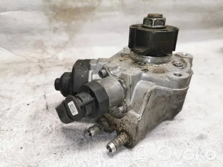 Volkswagen PASSAT B7 Fuel injection high pressure pump 0986437405
