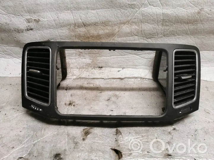 Volkswagen Sharan Dash center air vent grill 7N0858069D