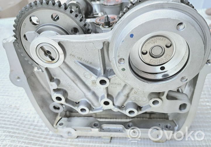 Volkswagen Golf VII Testata motore 06K103144B