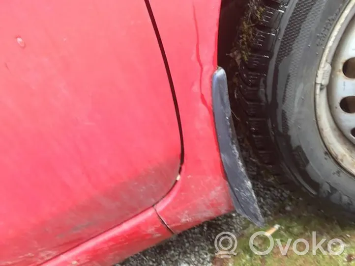 Nissan Micra Błotnik przedni 