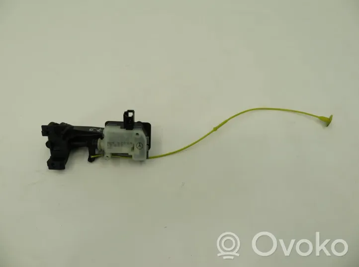 Mercedes-Benz ML W164 Verrouillage du bouchon du réservoir de carburant A1648200172